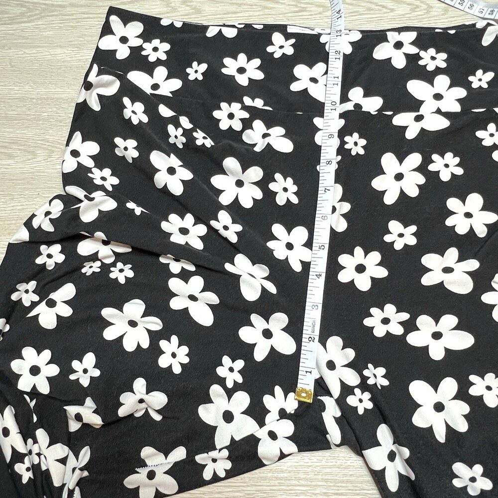 No Boundaries - Flare Leg Stretch Pants Women's XXXL(21) B/W Daisy Flower - Picture 7 of 9